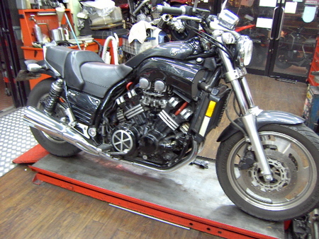 Ｖ－ＭＡＸ、エンジンオイル漏れ修理