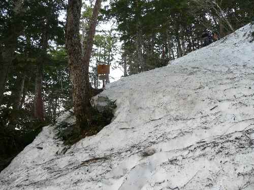 残雪の山へ