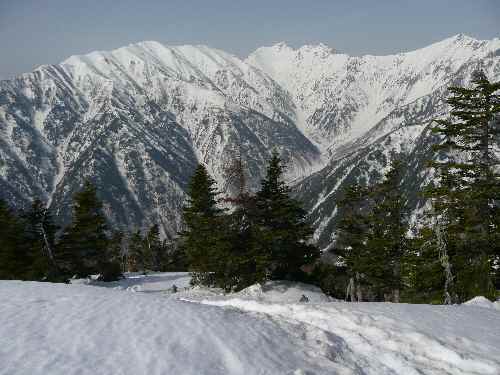 残雪の山へ