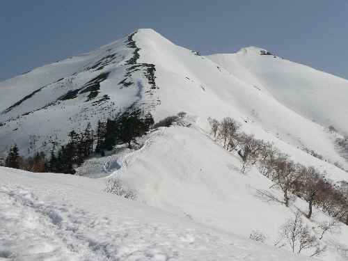 残雪の山へ