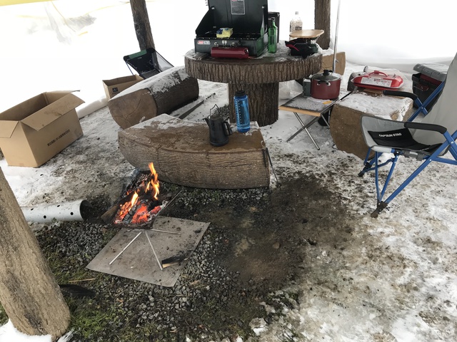 今年初の雪中キャンプ！エルム高原家族旅行村11月25日～26日