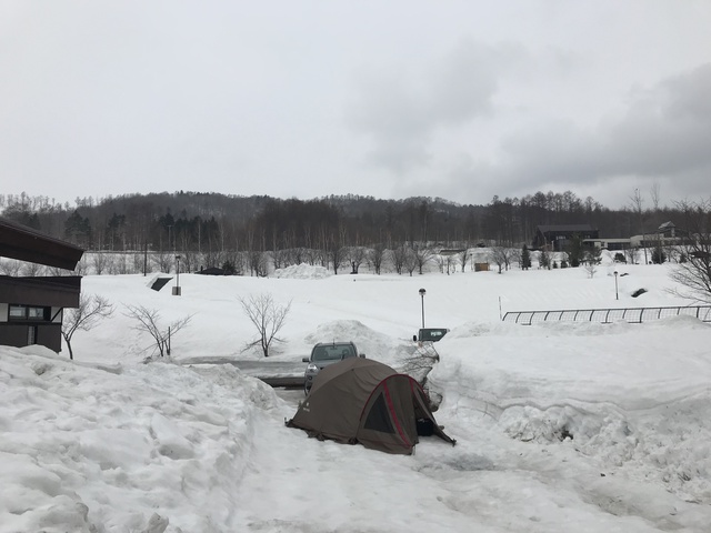 冬キャンに別れを告げにキャンパーが集う　エルム高原家族旅行村３月３１日～４月１日