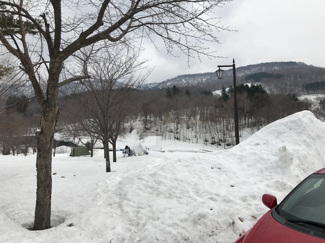 冬キャンに別れを告げにキャンパーが集う　エルム高原家族旅行村３月３１日～４月１日