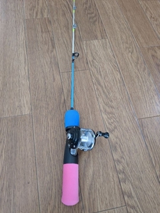 ダイソーの770円穴釣りロッドに合うリールを準備してみた。380円の中古リールを塗装