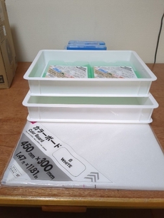 ダイソーのトレーでイカ釣り用のトロ箱を作ってみた。