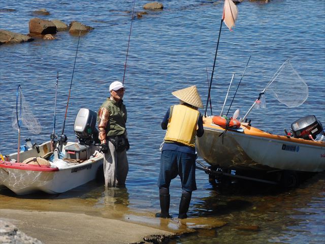 本日の釣果…いやいやデカいタイヘイヨウトビエイがっ、後をついてくる！