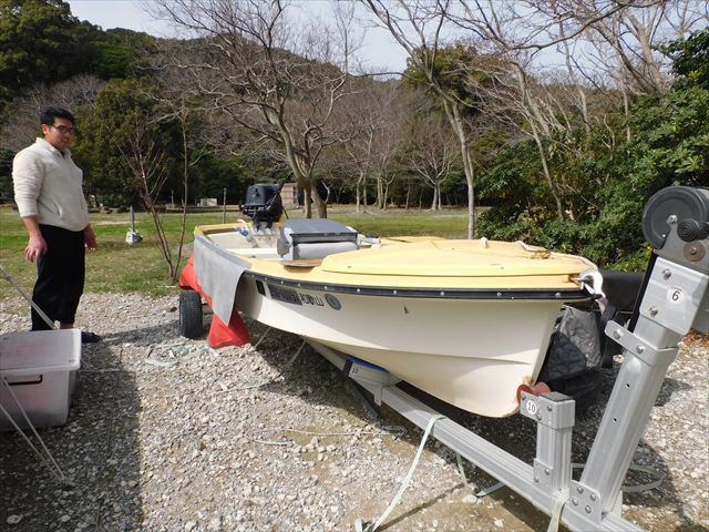 極楽のあまり風:中古小型ボート、船外機9，8馬力、ランチャー装備 