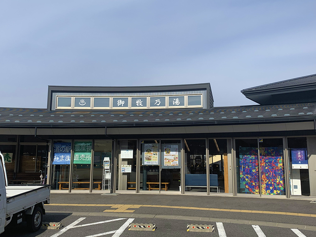 キャンプの前の買い出しはお肉屋さんに寄るお約束