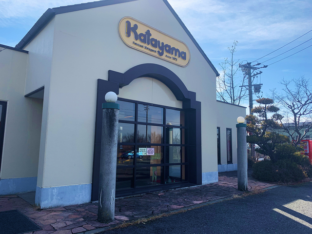 キャンプの前の買い出しはお肉屋さんに寄るお約束