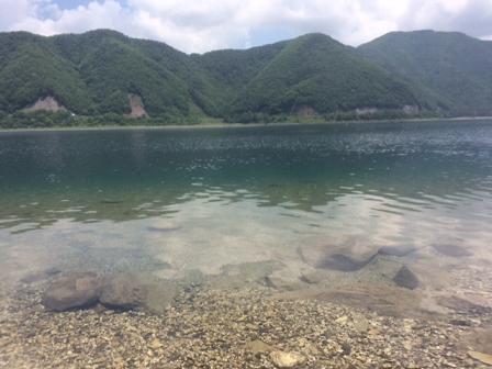 本栖湖で水遊び at 浩庵キャンプ場