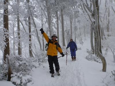 霧氷で美しい綿向山