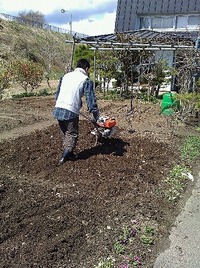 なぜか農作業中〓