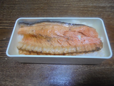 鮭アラ１パック200円(昼弁当：シャケ弁・アラ汁)