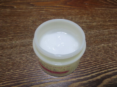 100均保湿ゲルクリーム・ワセリン(ダイソー)　