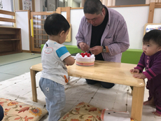 児童館で4月のお誕生日会