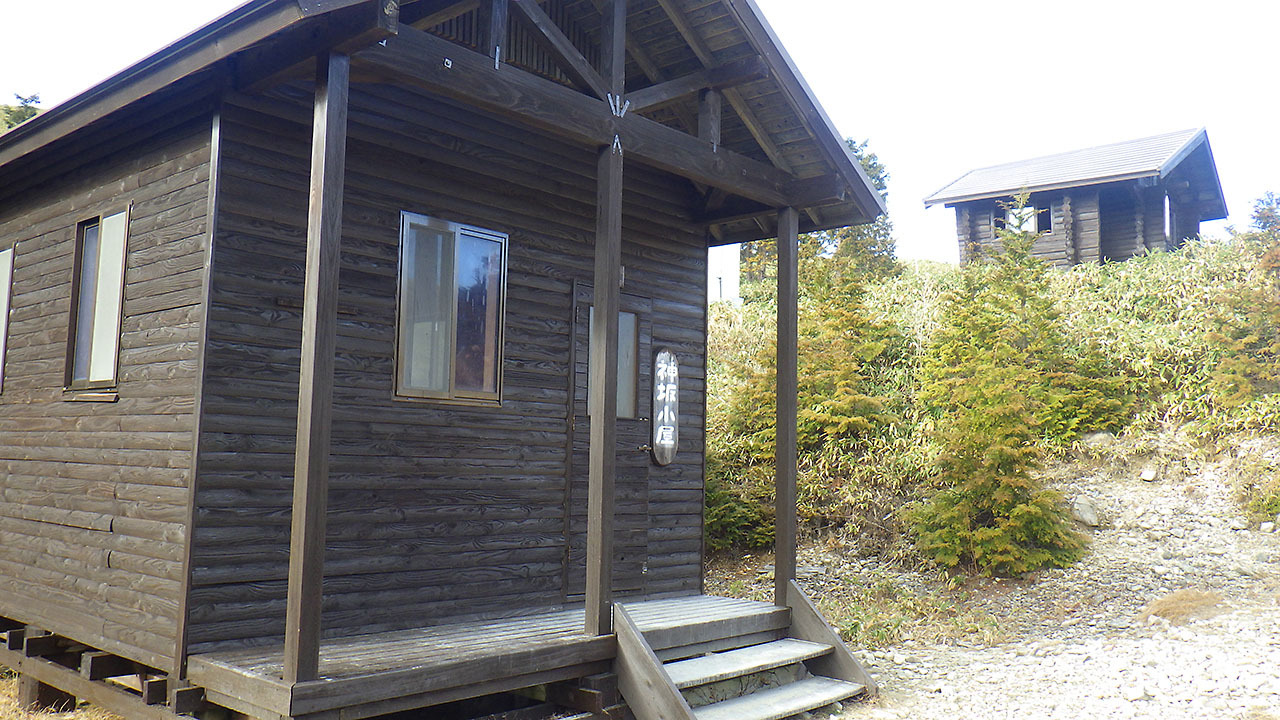 クルマからたったの1分、冬期解放小屋で1泊（2018.11.23〜24）