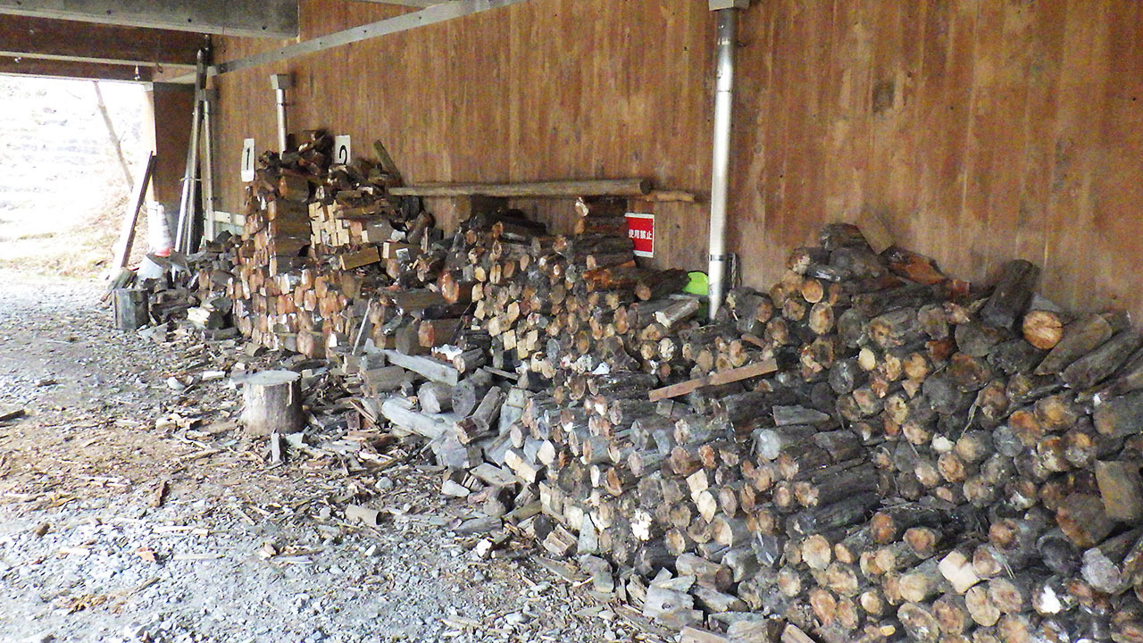 クルマからたったの1分、冬期解放小屋で1泊（2018.11.23〜24）