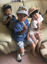 ８月