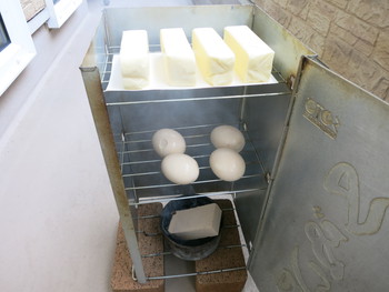燻製を楽しむ　スモークチーズ＆燻製たまご