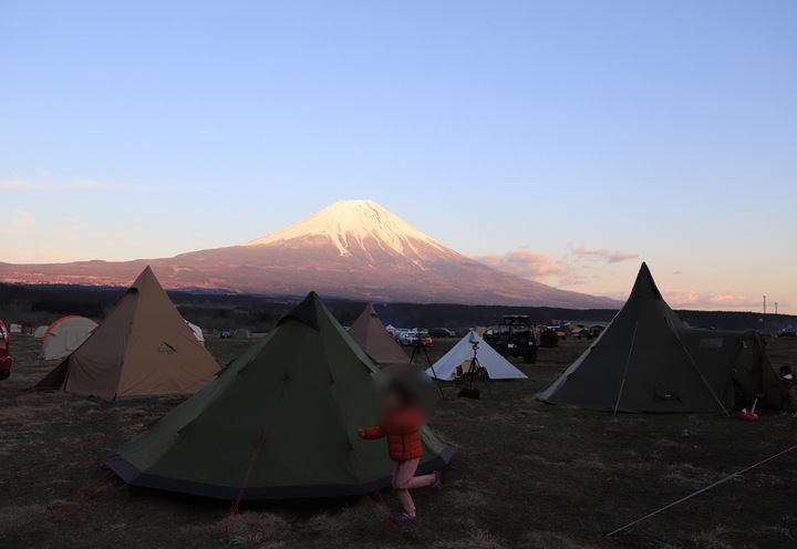 母子で富士山キャンプに来ています