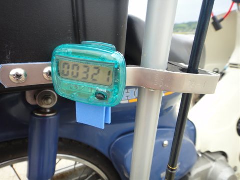 バイク釣行で１ピース竿が積める様に改造！【スーパーカブ】