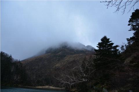 晩秋の関東以北最高峰を歩く