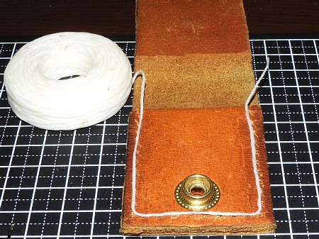 古い革ベルトから縫い針ケース