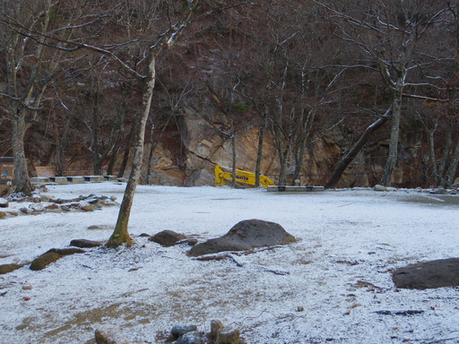 やっとこ、今年初キャンプへ。暴風と雪中キャンプ。