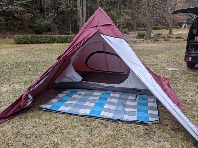 とある、湖畔キャンプ場