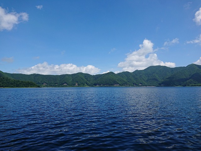 梅雨明けて、夏の富士山はちょっとしか見えなかったけれど、本栖湖でカヤックはやっぱり気持ち良かった！