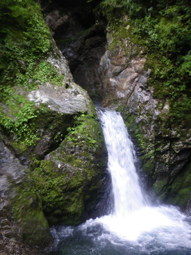 素晴らしい滝の連続・釜之公谷