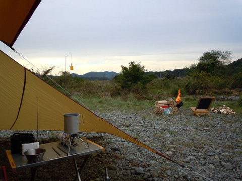 ほぼ焚火をしただけの秋野営はノッポさんと一緒でした。