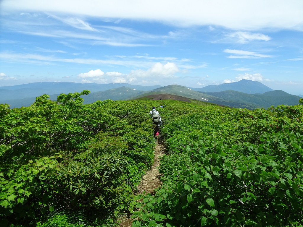 右前方の岩手山を見ながら焼森へ。