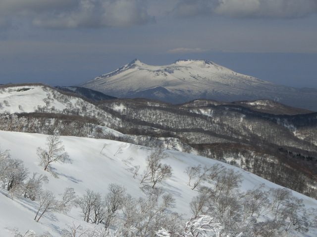 4月16日(月)　袴腰岳（1108m)
