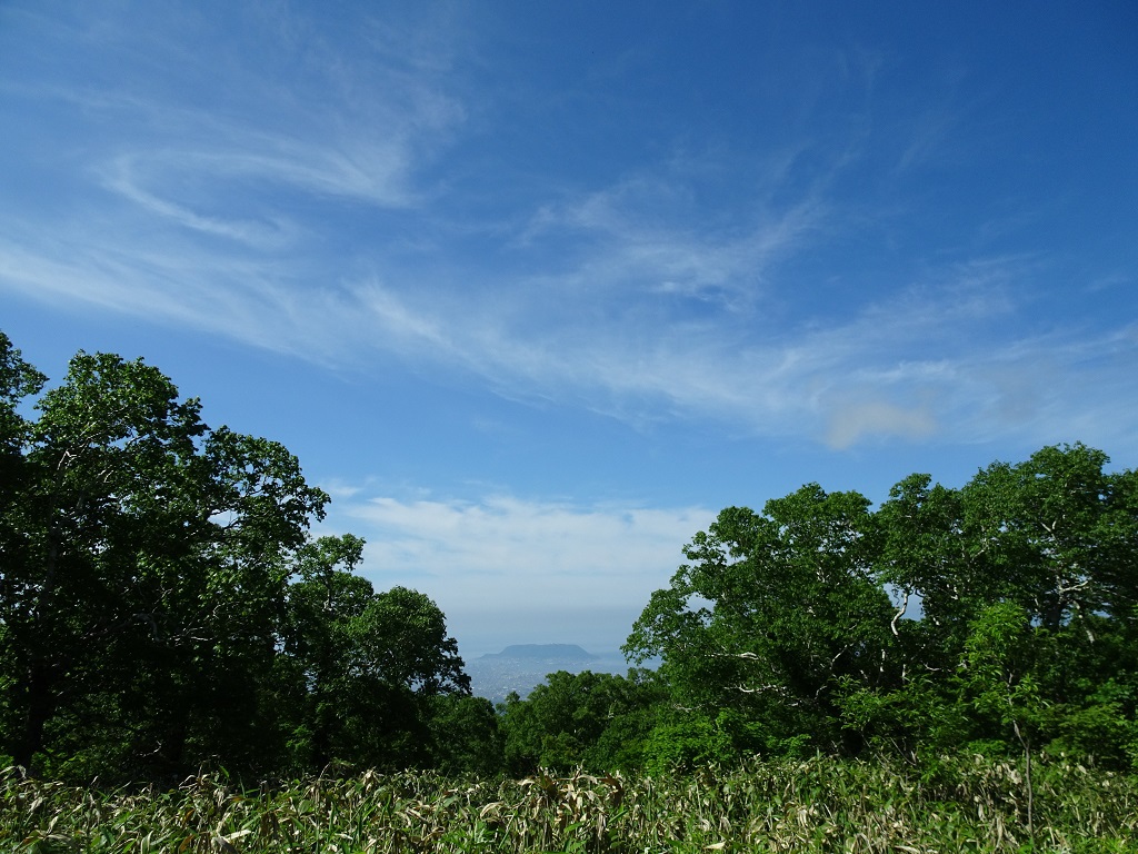 函館山と巻雲