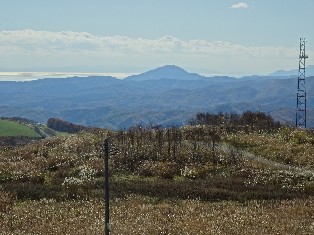 当別丸山と尖山［右端］