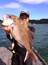 まだ鯛が釣れてる徳永いかだ 2015/08/01 17:35:46