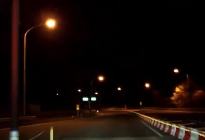 トレーラー折れる