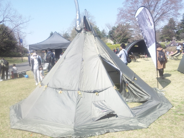 昭和記念公園にいたtent-Mark DESIGNSのテントをロックオン！