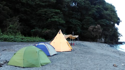三戸浜で海キャンプ