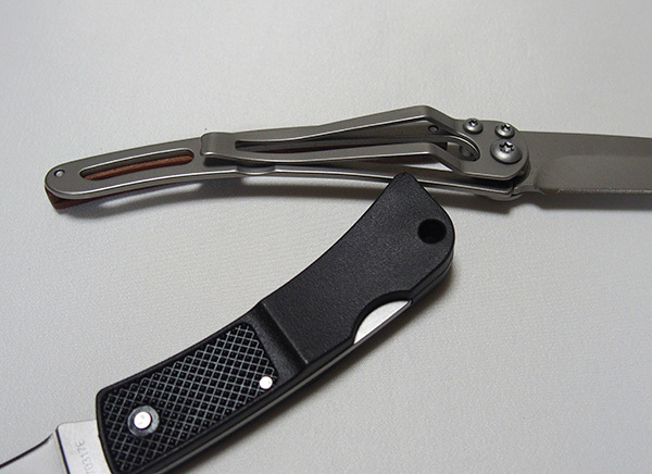 GERBERウルトラライトLSTポケットナイフとディージョ/DEEJOのポケットナイフ比較3