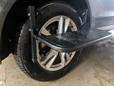 タイヤステップで屋根上へ気軽にアクセス