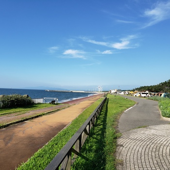 夏のキャンプ地は海か山か！