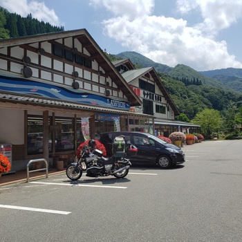 夏のキャンプ地は海か山か！