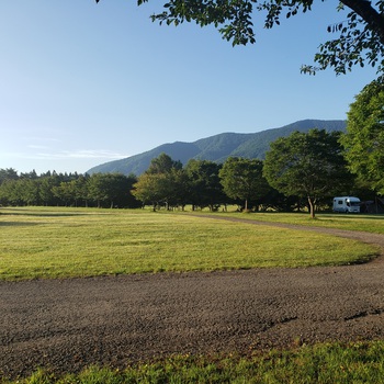 夏のキャンプ地は海か山か！