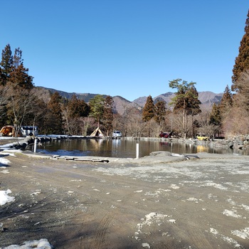 道志の森で雪中キャンプ気分！