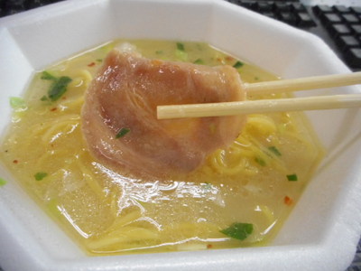 日清ラ王　鶏炊き白湯！