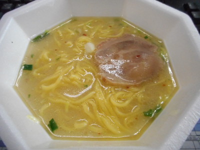日清ラ王　鶏炊き白湯！