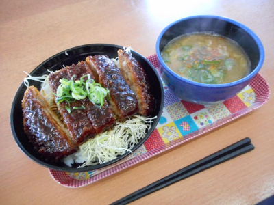 ソースカツ丼＆豚汁！　たいこ弁当・高岡店