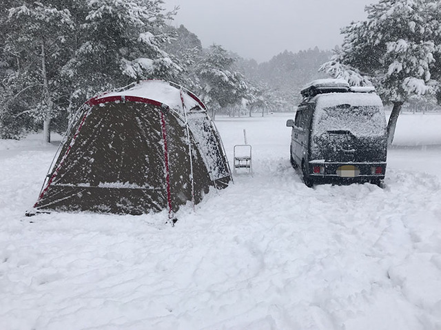 グリム冒険の森で雪中キャンプ